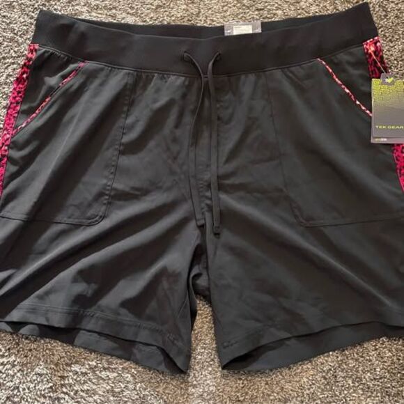 Women’s size 1X Tek Gear DryTek mid rise shorts lightweight material new - Picture 1 of 8